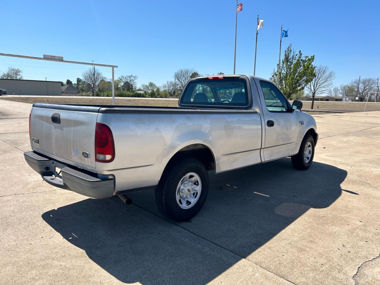 2003 GRAY /Gray Ford F-150 XL Long Bed 2WD (2FTPF17Z43C) with an 5.4L V8 SOHC 16V engine, AUTOMATIC transmission, located at 17760 Hwy 62, Morris, OK, 74445, (918) 733-4887, 35.609104, -95.877060 - 2003 FORD F-150 HAS THE 5.4 TRITON ENGINE AND IS 2WD. THIS TRUCK HAS MANUAL SEATS, MANUAL WINDOWS, MANUAL LOCKS, AMFM STEREO, CASSETTE PLAYER, BEDCOVER, ONLY 48,847 ACTUAL MILES!! CLEAN TITLE AND FREE CARFAX REPORT GOODYEAR 245/75R16 TIRES ***DOES HAVE SOME RUST AND PAINT DAMAGE AS SHOWN IN THE PI - Photo#4